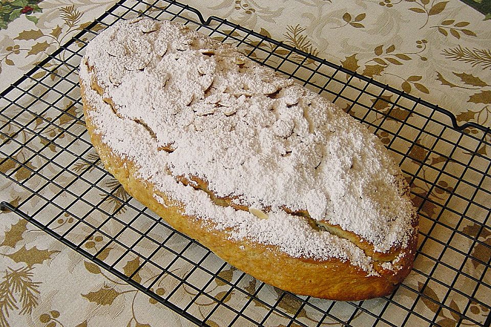 Pflaumen - Marzipan - Stollen