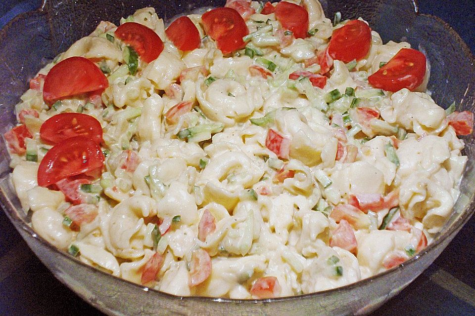 Tortellini Salat