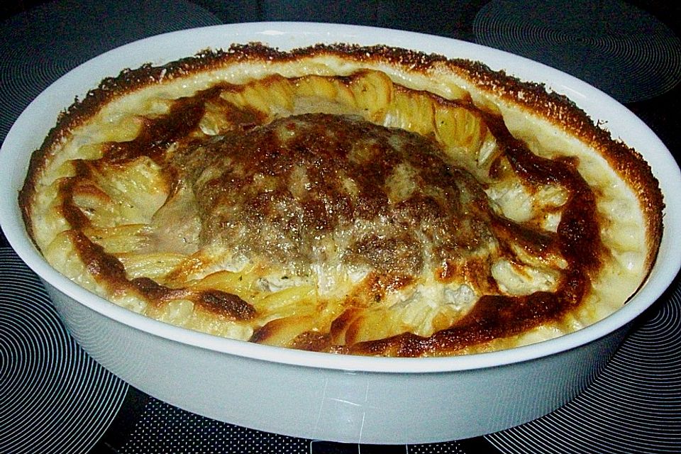 Hackbraten auf Kartoffelgratin