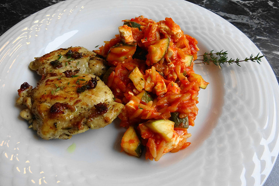 Griechische Reisnudelpfanne mit Hähnchenbrustfilet