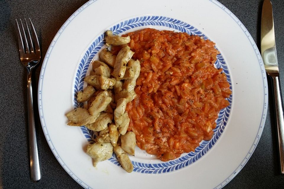 Griechische Reisnudelpfanne mit Hähnchenbrustfilet