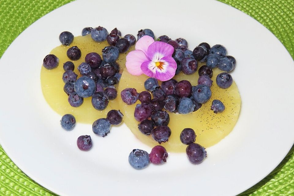 Lotusflowers Ofenananas mit Blaubeeren