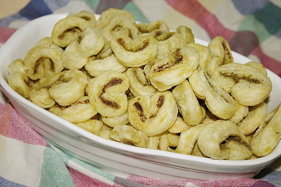 Schweineöhrchen mit Pesto