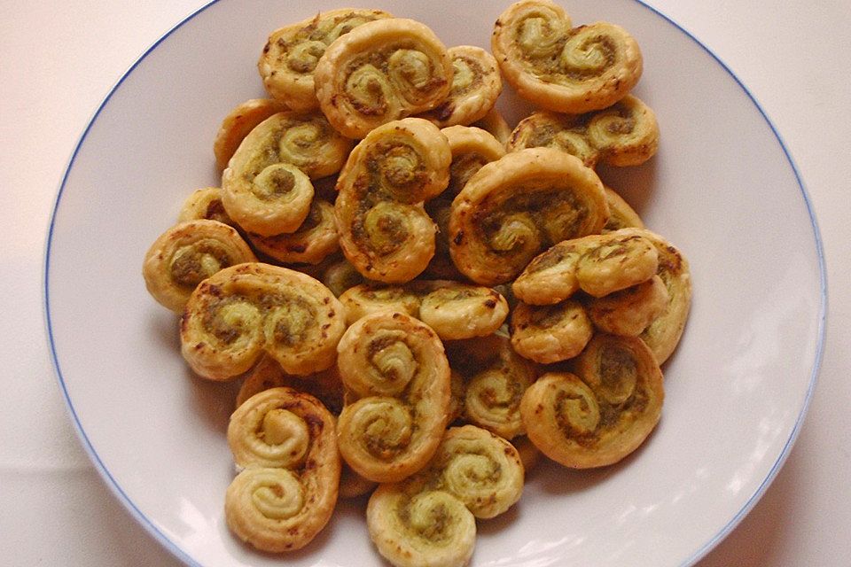 Schweineöhrchen mit Pesto