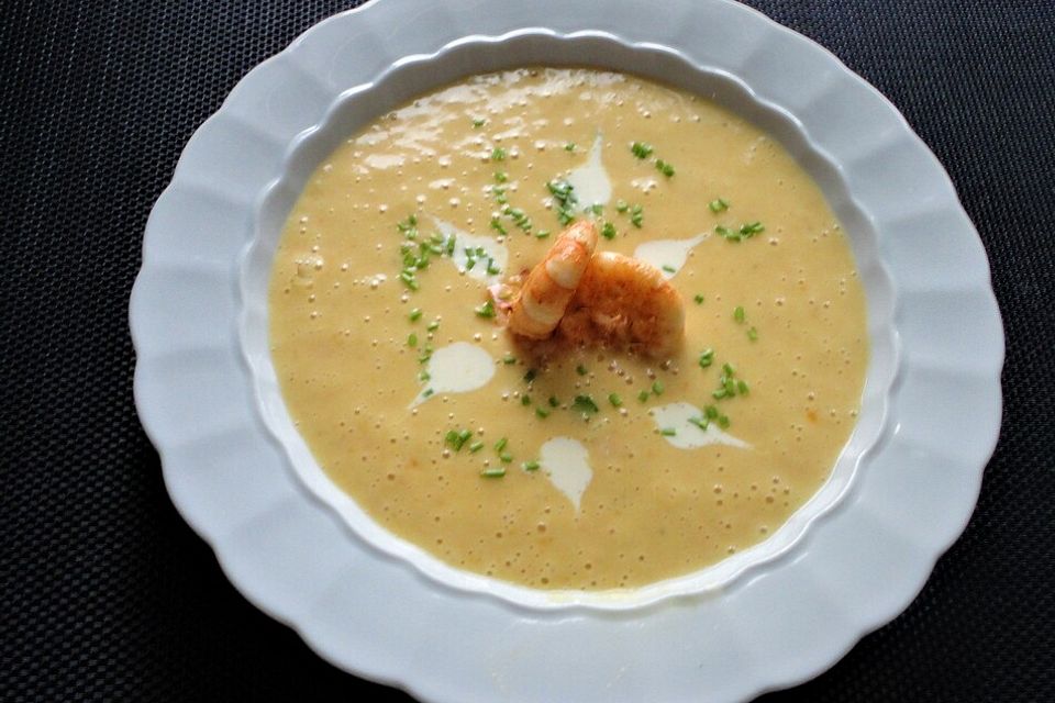 Kartoffelsüppchen mit Garnelen