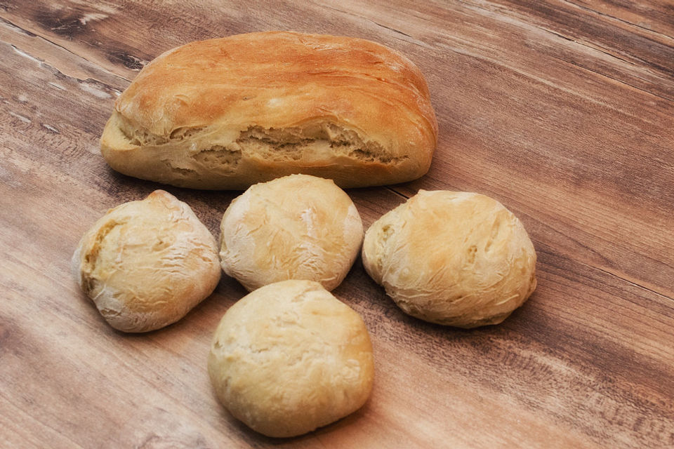 Brot und Brötchen schleifen