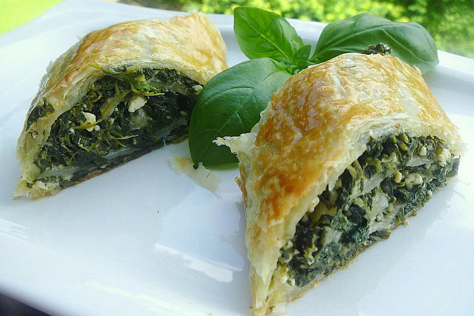 Spinat - Feta Blätterteigstrudel