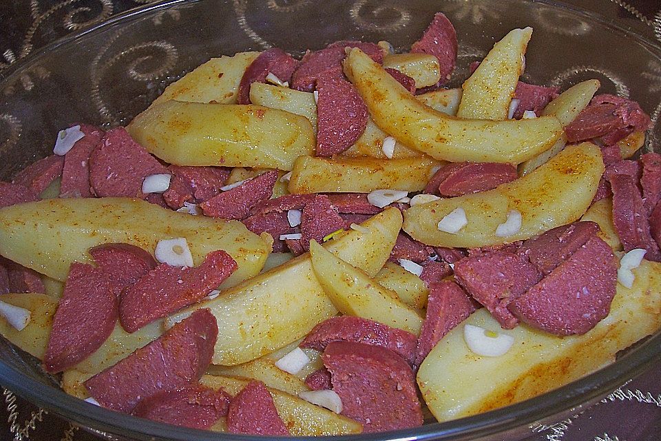 Backofenkartoffeln mit türkischer Knoblauchwurst