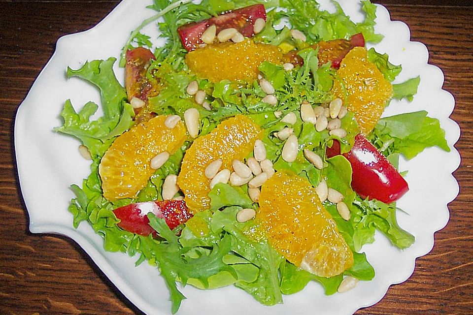 Blattsalat mit Orangendressing