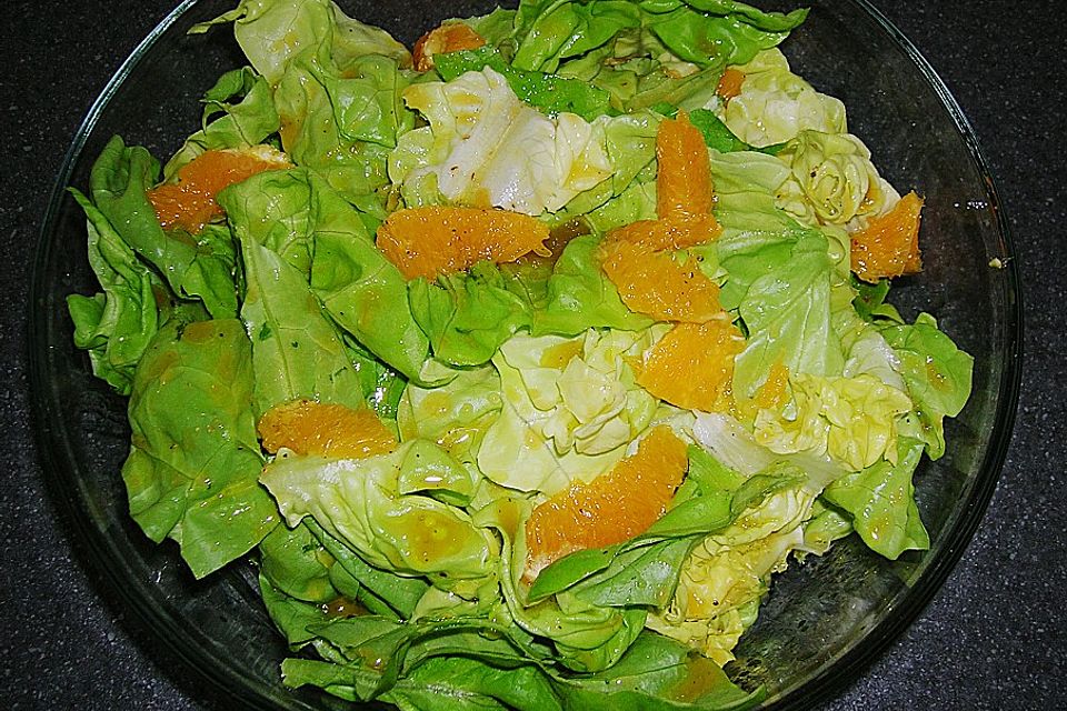 Blattsalat mit Orangendressing