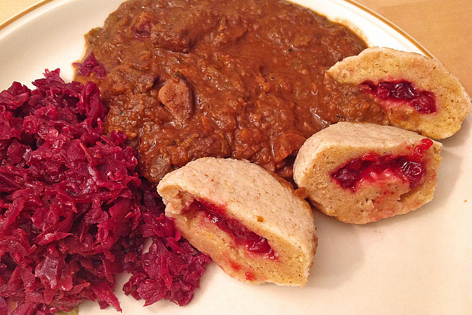 Preiselbeerknödel zu Wildgerichten