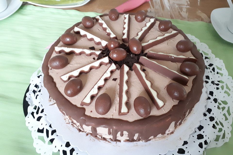 Überraschungsei Torte