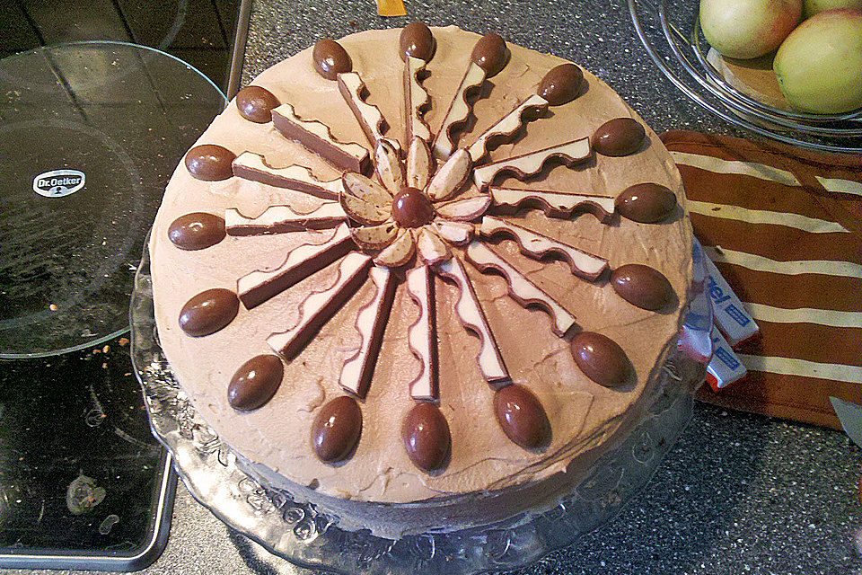 Überraschungsei Torte