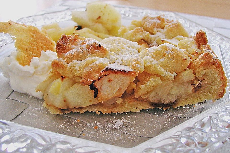 Knuspriger Apfelkuchen mit Amarettini