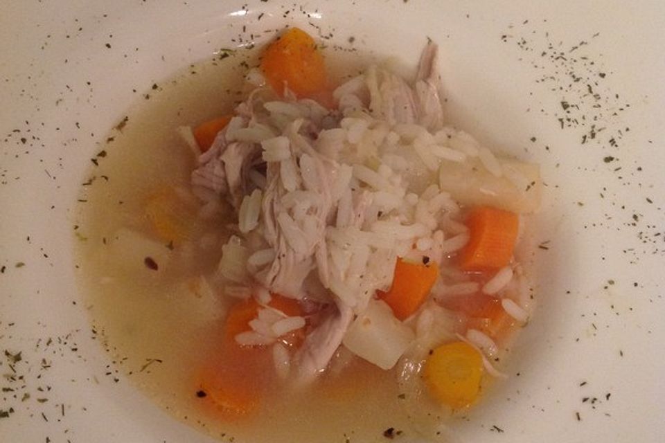 Omas Hühnersuppe mit Reis