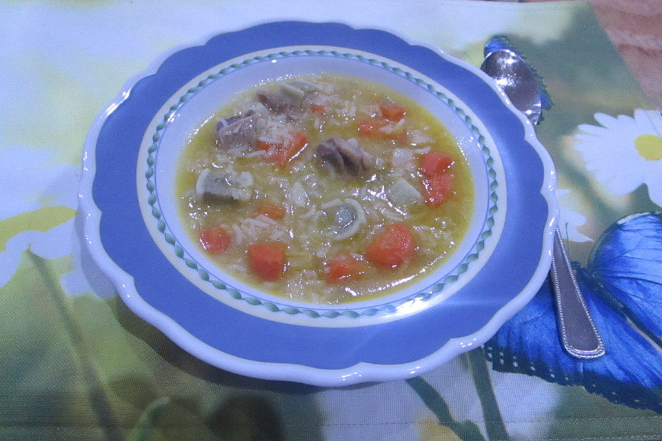 Omas Hühnersuppe mit Reis