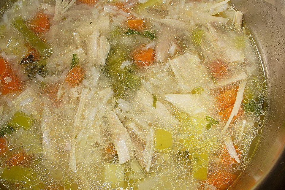 Omas Hühnersuppe mit Reis