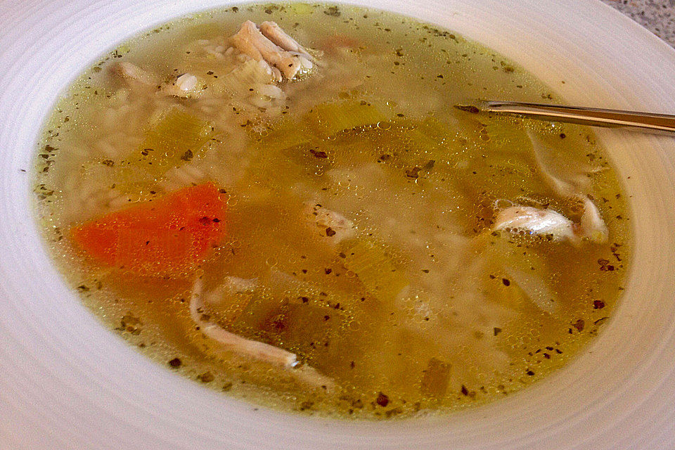 Omas Hühnersuppe mit Reis