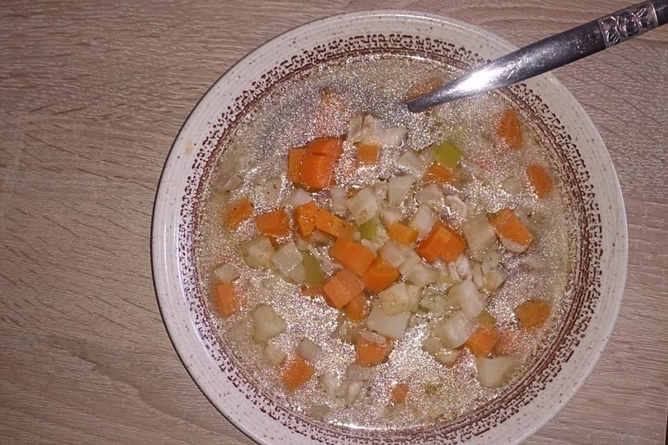 Omas Hühnersuppe mit Reis