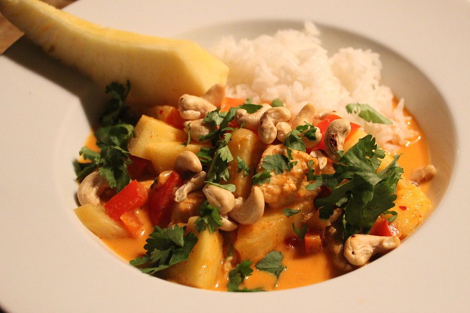 Rotes Curry mit Ananas