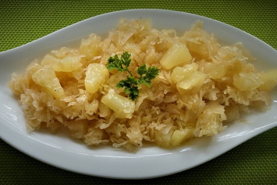 Sauerkrautsalat mit Ananas