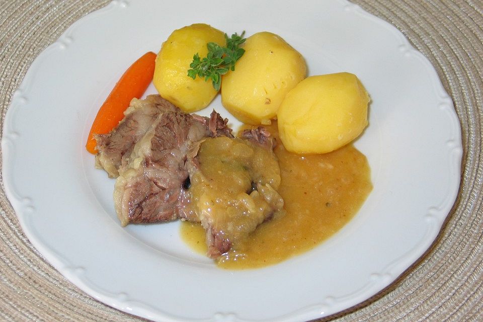 Rindfleisch mit Zwiebelsoße