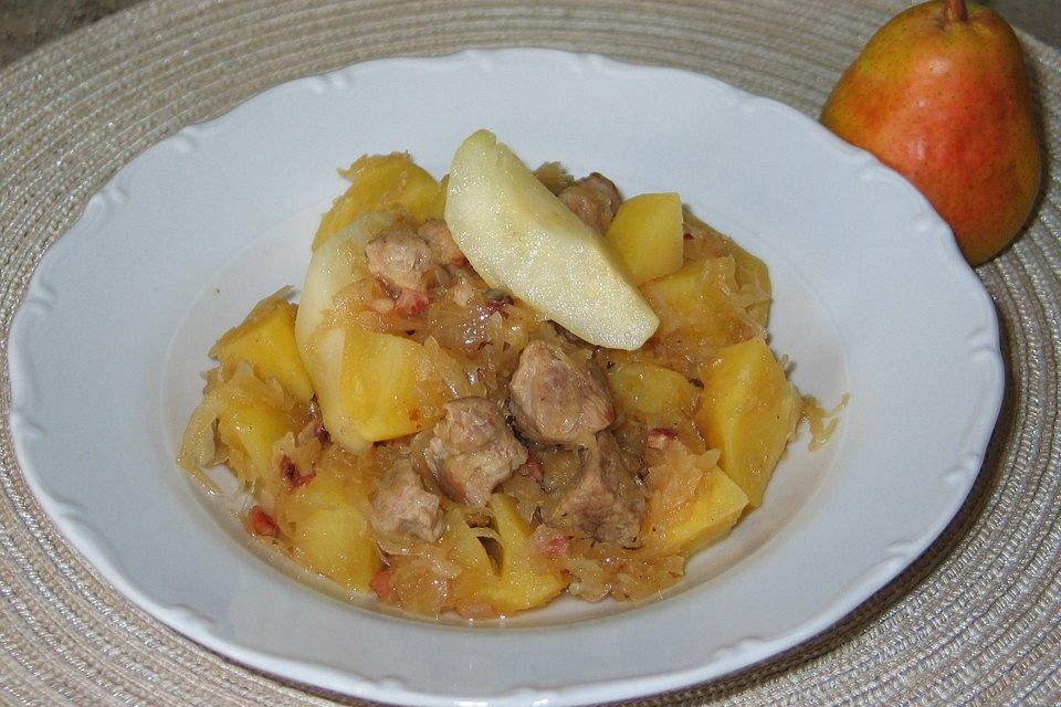 Sauerkrauttopf mit Birnen