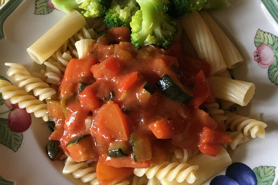 Gemüse - Pasta mit Tomatenrahmsauce