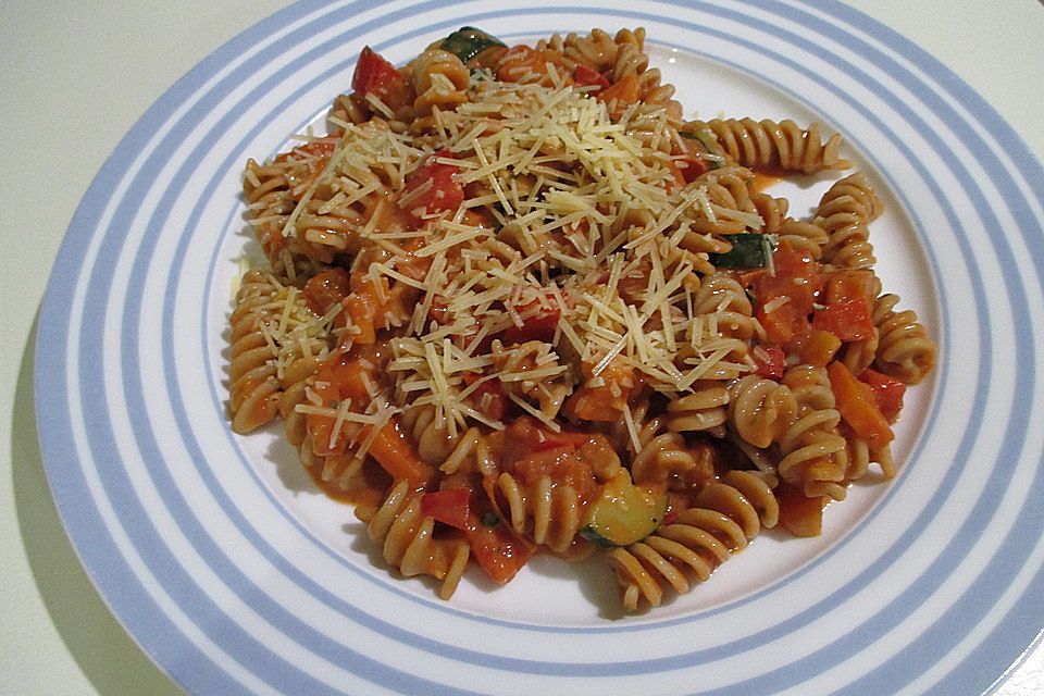 Gemüse - Pasta mit Tomatenrahmsauce