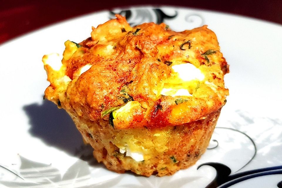 Herzhafte Muffins mit Schafskäse