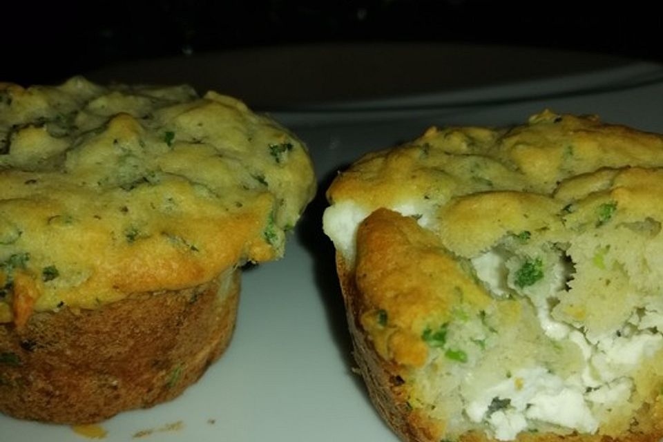 Herzhafte Muffins mit Schafskäse