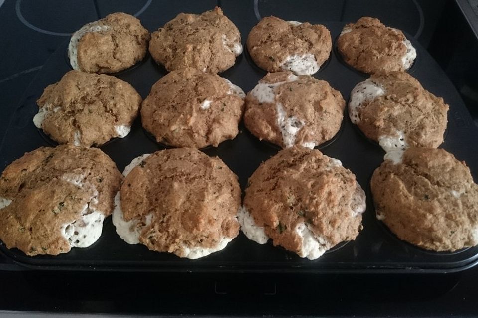 Herzhafte Muffins mit Schafskäse