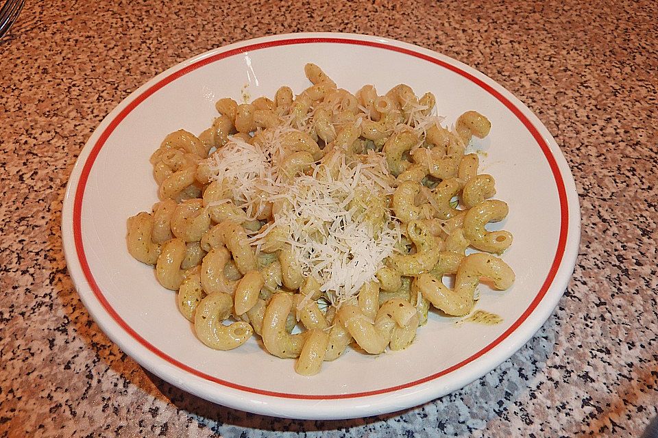 Spaghetti mit Pesto