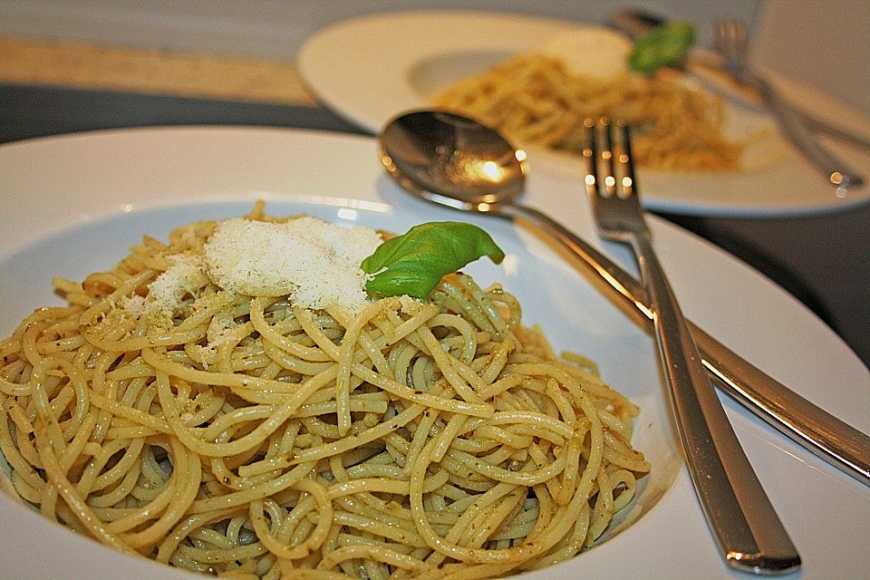 Spaghetti mit Pesto