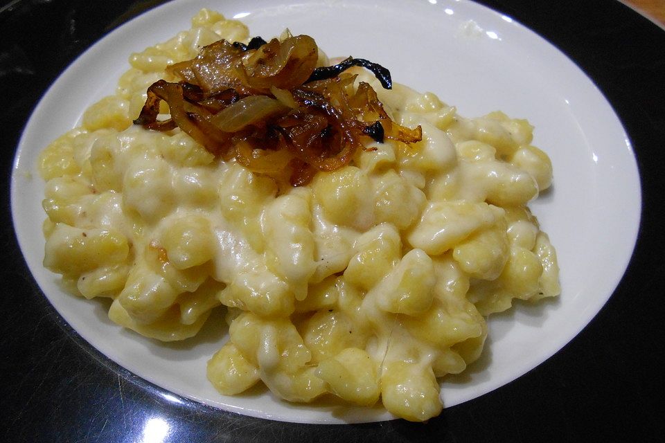 Allgäuer Käsespätzle mit Zwiebeln