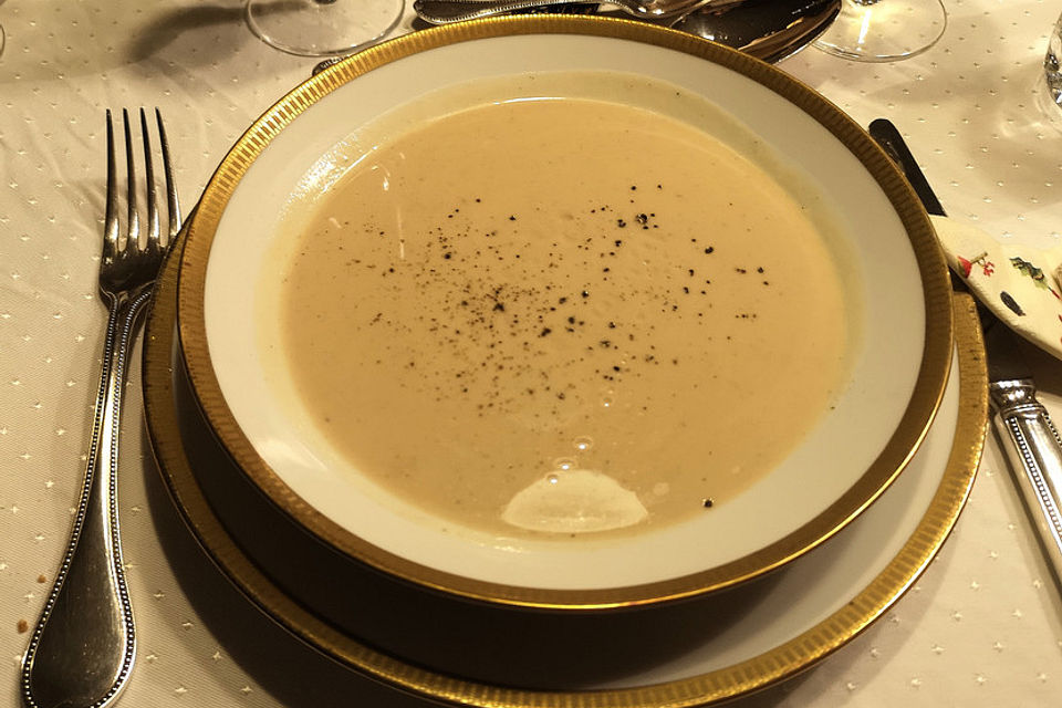 Getrüffelte Maronisamtsuppe