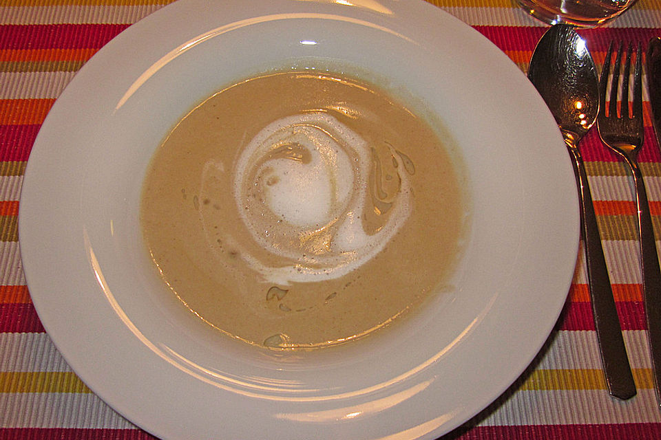 Getrüffelte Maronisamtsuppe