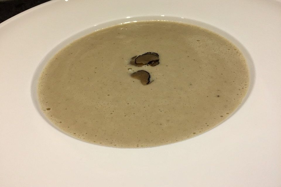 Getrüffelte Maronisamtsuppe