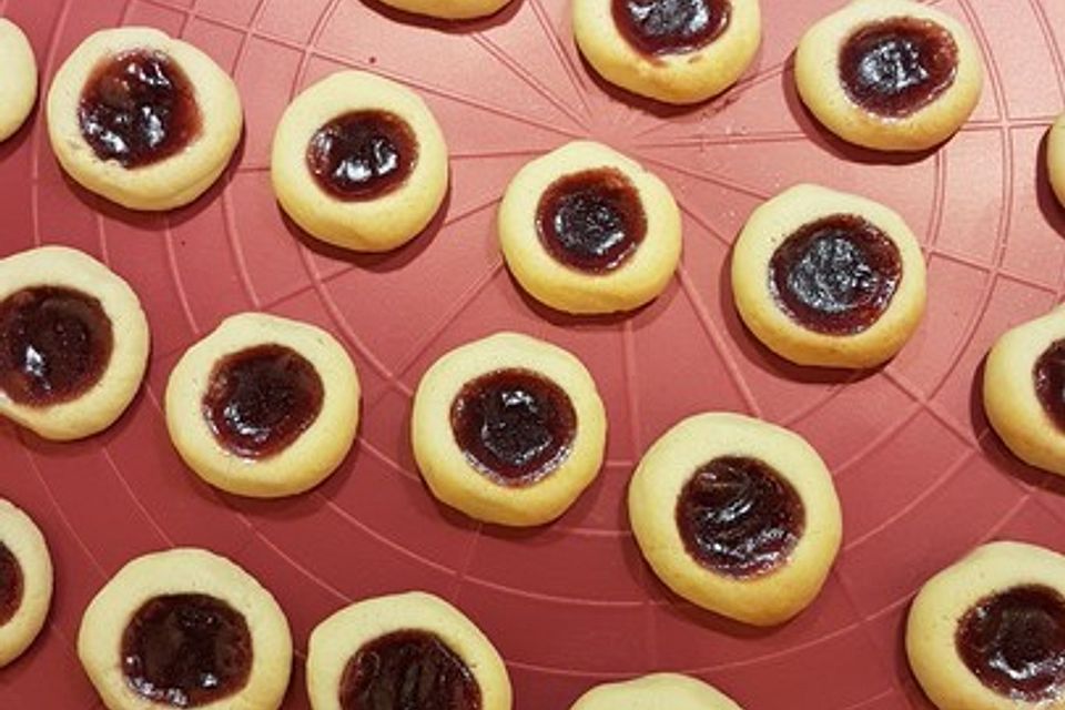 Marzipanbällchen mit Himbeergelee - Füllung