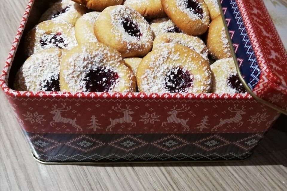 Marzipanbällchen mit Himbeergelee - Füllung