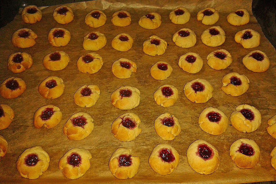 Marzipanbällchen mit Himbeergelee - Füllung