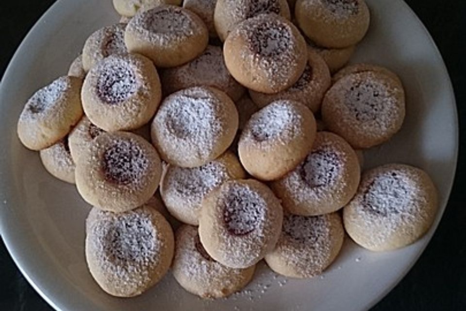 Marzipanbällchen mit Himbeergelee - Füllung