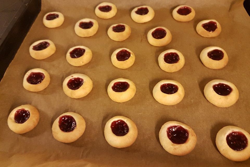 Marzipanbällchen mit Himbeergelee - Füllung