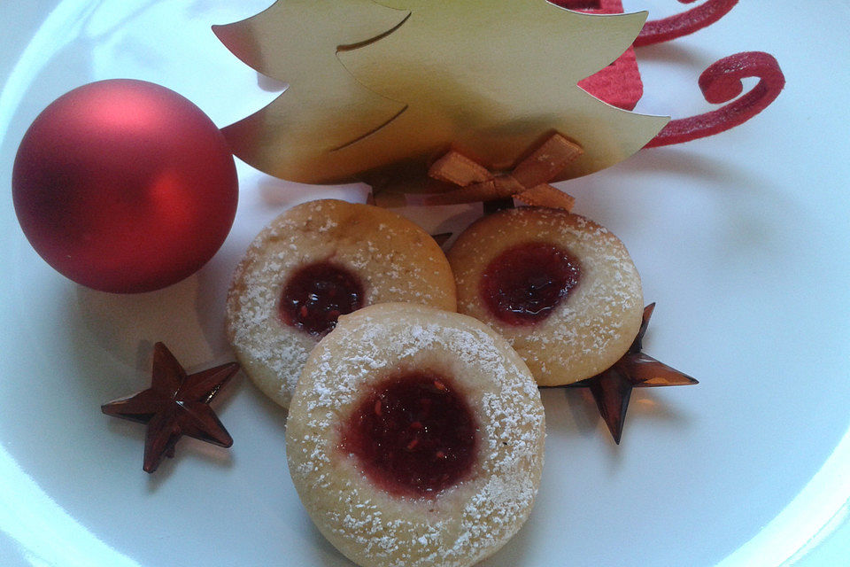 Marzipanbällchen mit Himbeergelee - Füllung