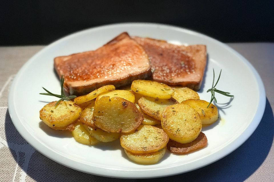 Bratkartoffeln nach mediterraner Art